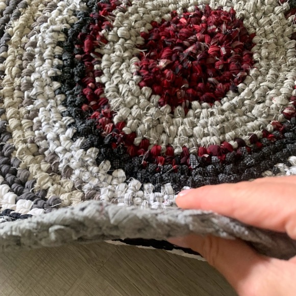 Round Rug - NWOT - Picture 7 of 11